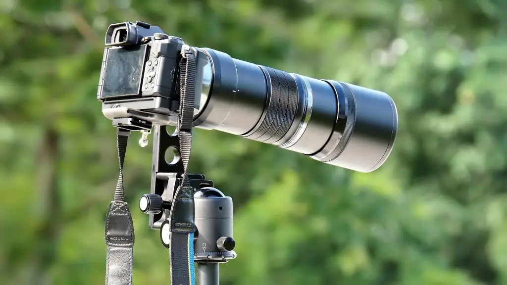 outdoors mirrorless camera with extra high profiles lens lens